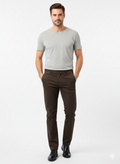 Pantalone Chinos Moro
